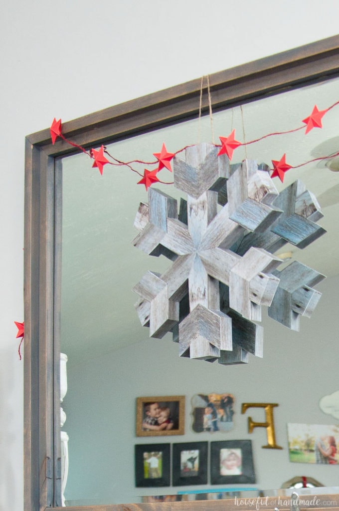 If you don't like power tools you can still get these perfect wood snowflakes for your winter decor. This easy faux wooden snowflake decor is made out of paper but looks just like real wood. Make a bunch to decorate your Christmas tree or winter mantle. | Housefulofhandmade.com