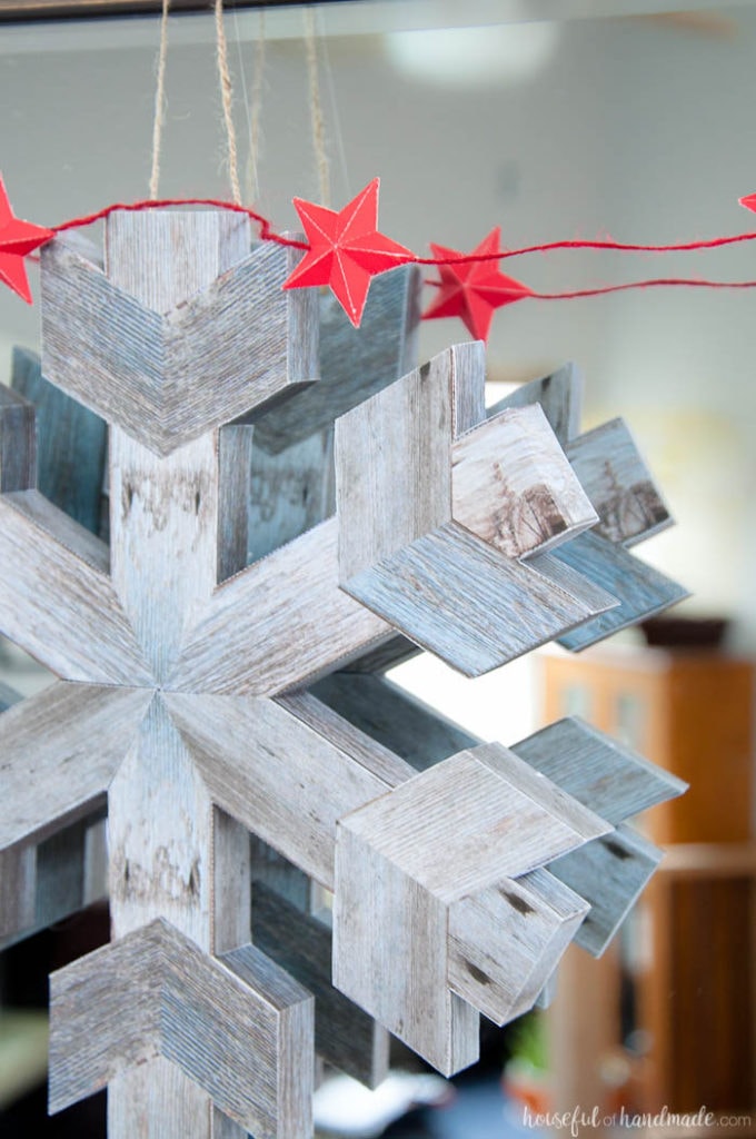 If you don't like power tools you can still get these perfect wood snowflakes for your winter decor. This easy faux wooden snowflake decor is made out of paper but looks just like real wood. Make a bunch to decorate your Christmas tree or winter mantle. | Housefulofhandmade.com