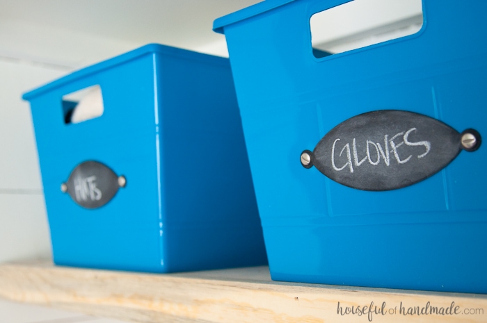 Make these easy DIY chalkboard organizing labels in just minutes. Housefulofhandmade.com || Organization Hacks | Organizing ideas | Chalkboard labels | Storage Bins | Dollar Store Bins | Storage Ideas | DIY Labels | Spellbinders | Die Cutting | Paper crafts