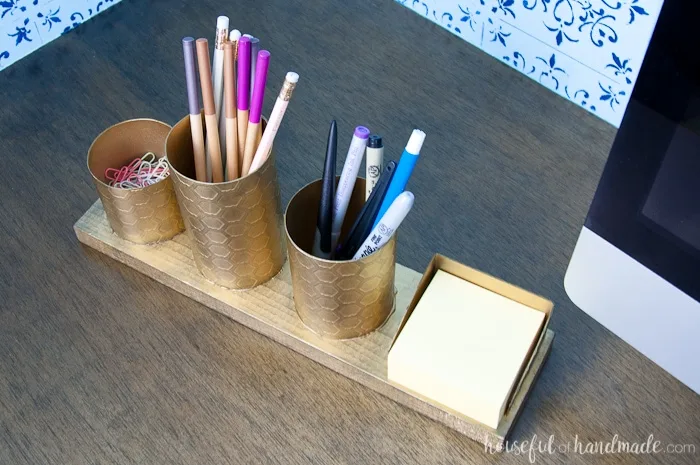I love this painted brass DIY desk organizer to keep your favorite things organized on your desk. This organizer is made to look like brass with a beautiful chicken wire pattern, but you will never guess what it is actually made out of. Housefulofhandmade.com | Spellbinders | Embossing Plate | Brass Spray Paint | Paper Crafts | Desk Organization | Pencil Holder | Chic Desk Accessories | Farmhouse 