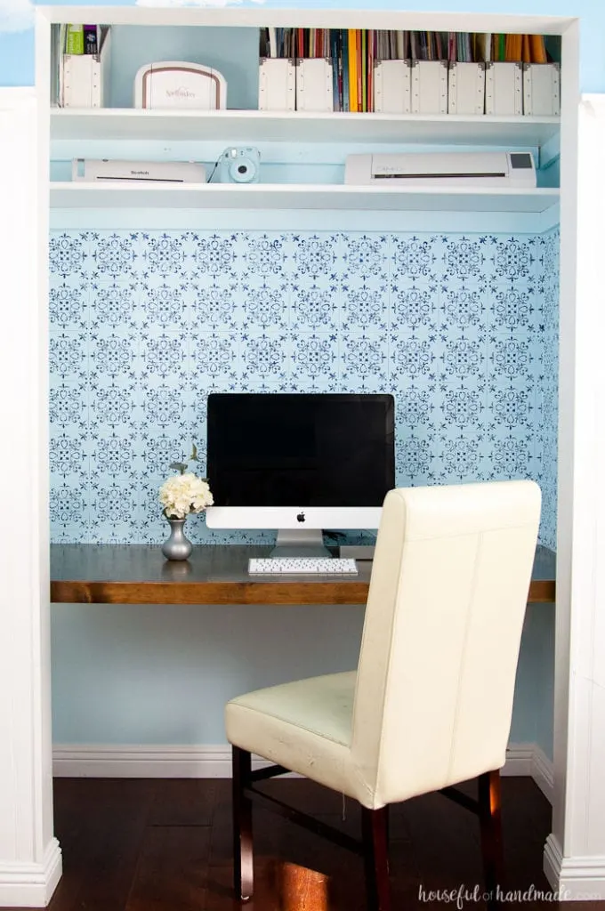 Create a beautiful budget friendly desk option. Learn how to build a desk in a closet for the perfect office space. Housefulofhandmade.com | Closet Office | Desk Build Plans | Free Build Plans | Office Makeover | $100 Room Challenge