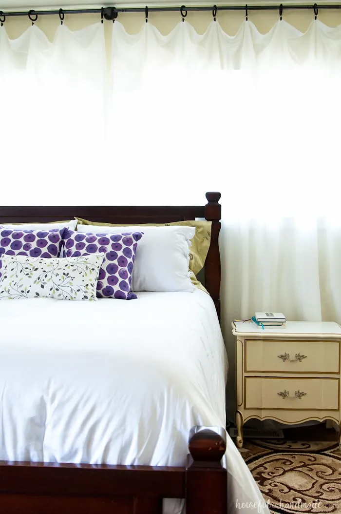Update your master bedroom for summer with these easy tips. It doesn't have to take a lot of time or money to have the perfect summer bedroom. Housefulofhandmade.com