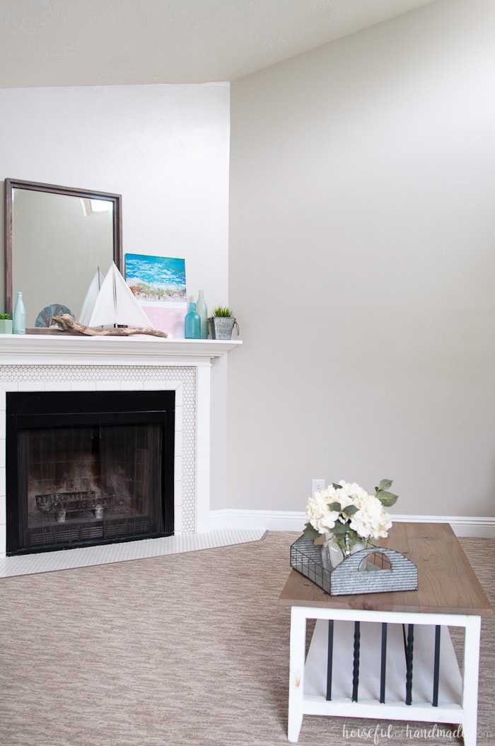 Fireplace mantel and coffee table in the living room with perfect griege paint.