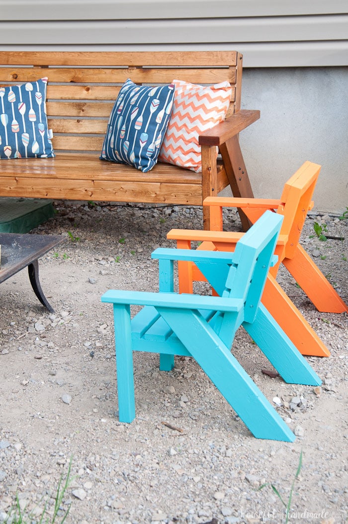 Create the perfect backyard seating with these Easy DIY kids patio chairs. The chairs are perfect for toddlers and kids to have their own space in the yard. Lightweight, but hard to tip over. Get he free build plans today! Housefulofhandmade.com | Free Build Plans | Kids Outdoor Chairs | Modern Adirondack Chairs | Colorful Kids Chairs | DIY Patio Furniture | How to Build Patio Furniture |Kreg Jig 