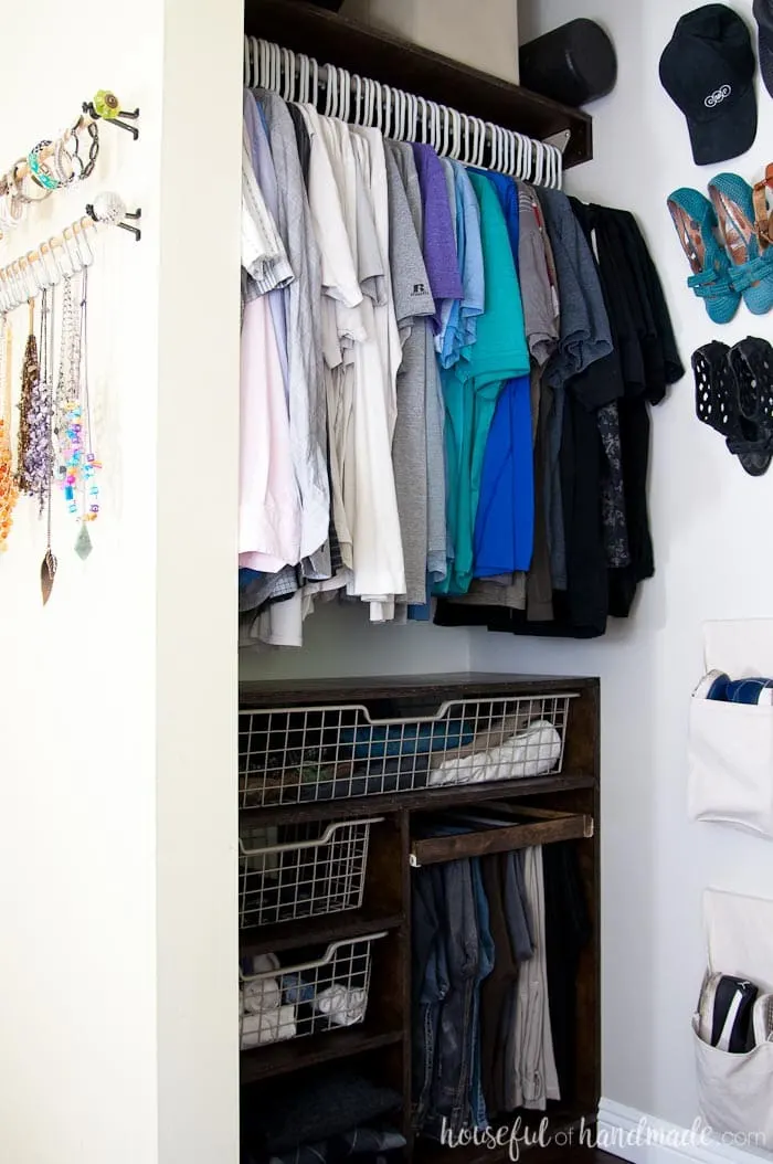 Create a perfectly organized walk in closet on a budget with these easy to build plywood closet organizers. Housefulofhandmade.com