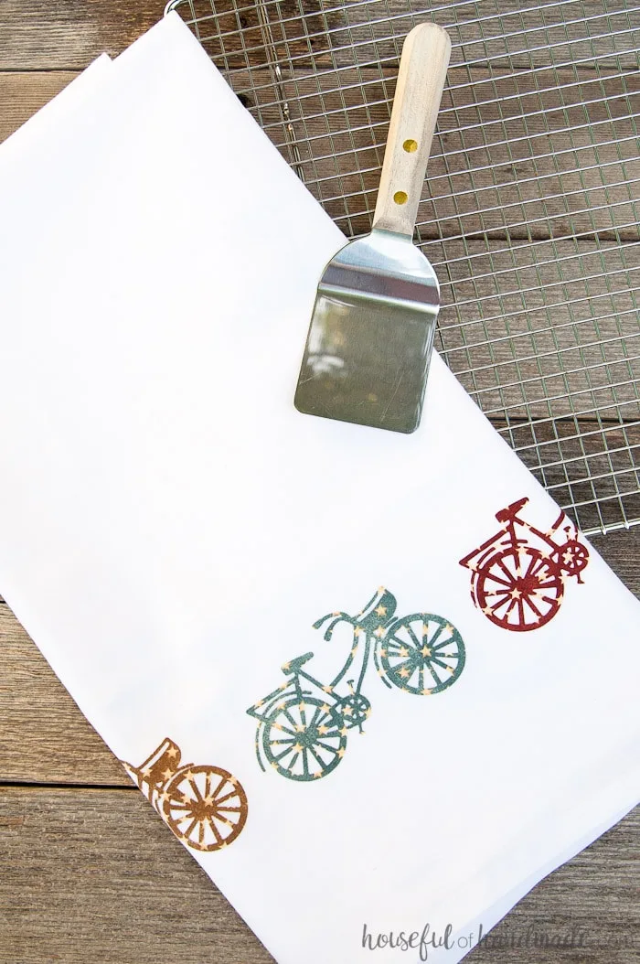 Create beautiful dish towels for all the summer kitchen fun. Make this decorative summer tea towel DIY for gifts or to add some farmhouse charm to you own kitchen. Housefulofhandmade.com | How to Die Cut Fabric | Decorative Tea Towels | Homemade Gift Ideas | Farmhouse Crafts | Kitchen Decor | Spellbinders Crafts