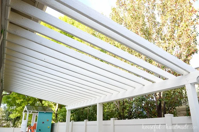 I love our new patio pergola! It is the perfect way to define our outdoor dining space. Housefulofhandmade.com