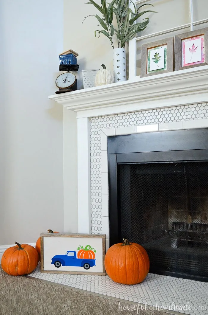 Create an easy wood sign for your decor. Scrap wood and reclaimed wood are the perfect background for this pumpkin truck design. Housefulofhandmade.com