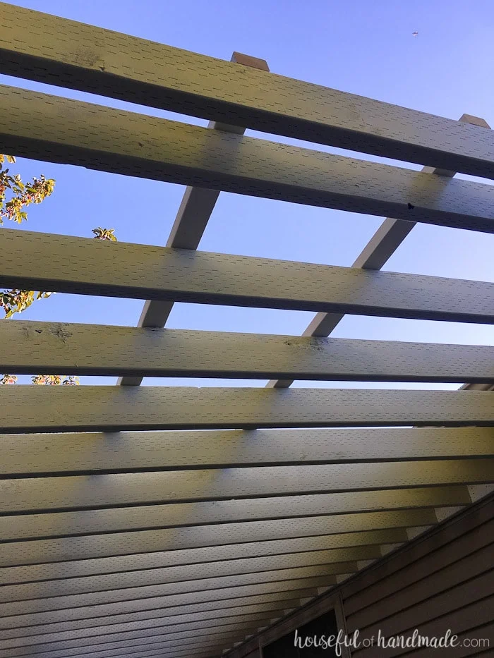 Attach a clear roof to your pergola with this tutorial. It's so easy! Housefulofhandmade.com