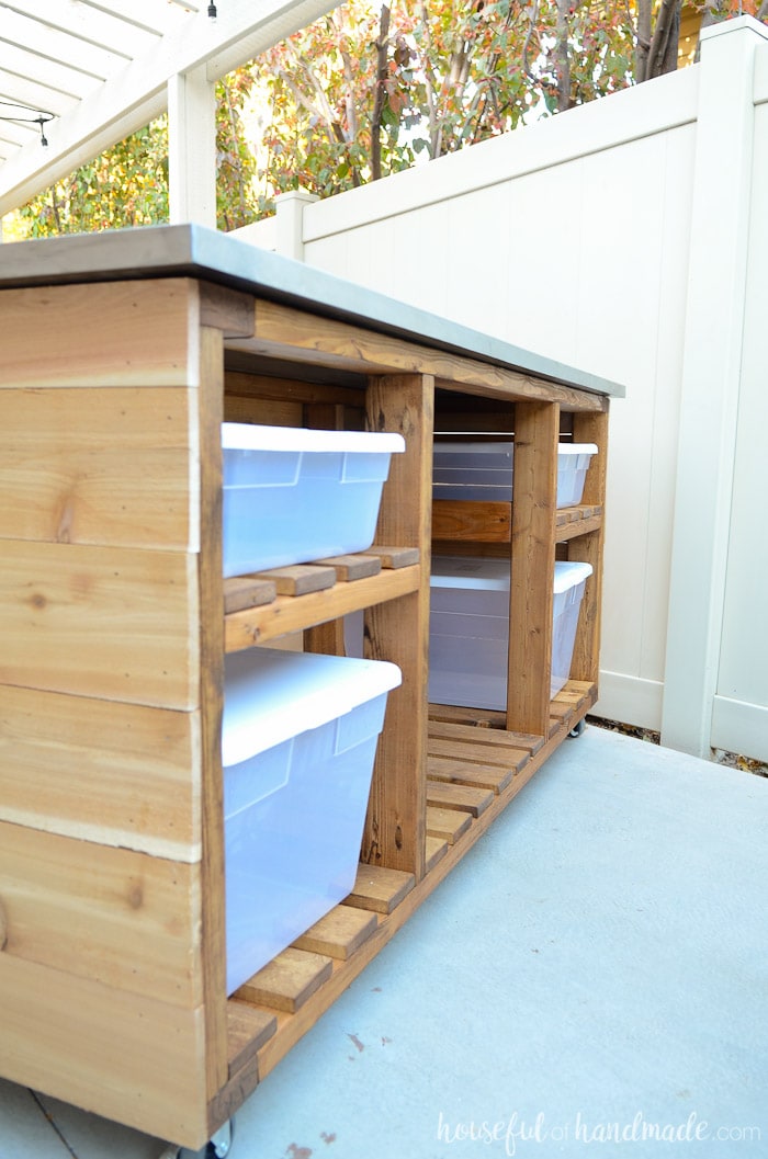 Plastic storage bins are perfect for storing all your outdoor kitchen gear. Create a beautiful outdoor kitchen island for your patio with these free build plans. Housefulofhandmade.com