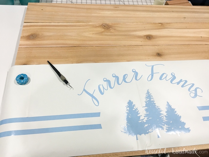 Use vinyl to make the perfect farmhouse Christmas decor. This beautiful Christmas tree farm sign is my favorite. Housefulofhandmade.com