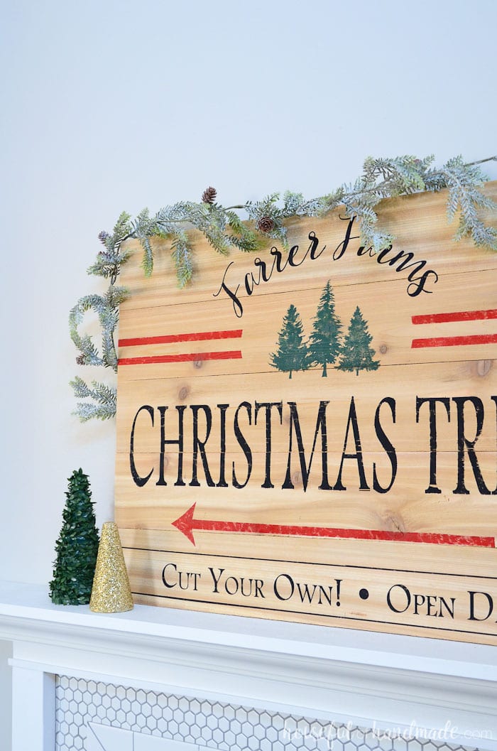 Create a beautiful Christmas mantel with this easy Farmhouse Christmas tree farm sign. Housefulofhandmade.com