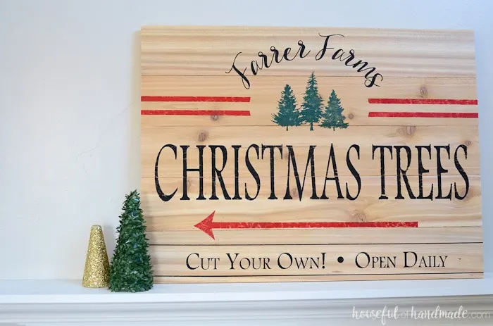 Build an inexpensive farmhouse Christmas sign out of cedar fence pickets. I love this beautiful Christmas tree farm sign. Housefulofhandmade.com