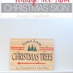 Build a farmhouse Christmas sign with just a few inexpensive cedar fence pickets. This easy DIY Christmas tree farm sign is the perfect easy holiday decor idea. Get the free build plans and free cut file from Housefulofhandmade.com.