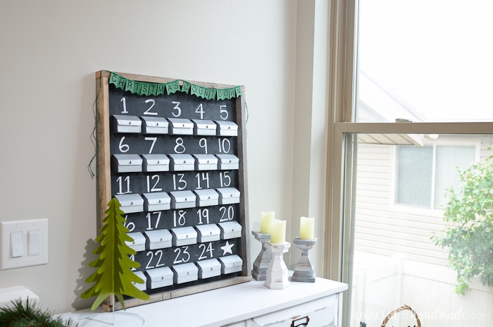 I love this DIY advent calendar. Make refillable paper advent calendar boxes to create a beautiful rustic advent calendar. Housefulofhandmade.com