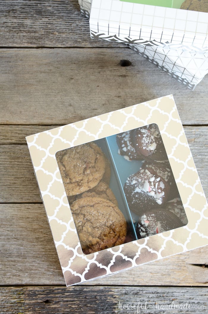 These adorable cookie gift boxes look like they came from a professional bakery. The paper treat boxes are perfect for last minute Christmas gifting. Housefulofhandmade.com