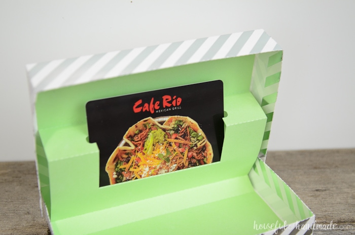 Make a super quick gift card box to wrap your gift card this year. Free cut file from Housefulofhandmade.com.