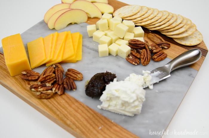 This beautiful marble and wood cutting board is handmade with just a few tools. Make the perfect hostess gift or DIY gift idea. Housefulofhandmade.com