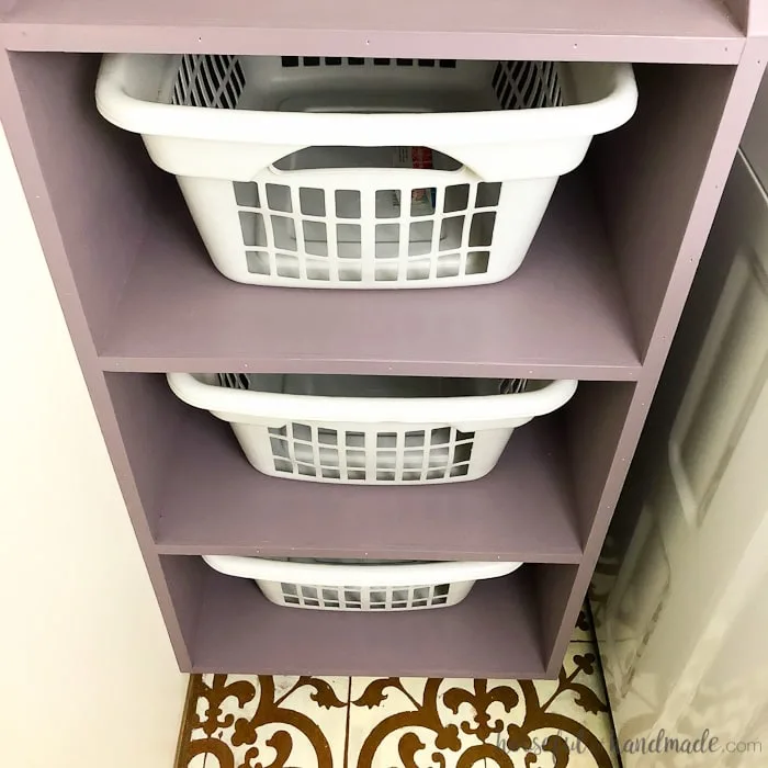 Turn an outdated and boring laundry room into a beautiful modern farmhouse laundry room with only $100. Housefulofhandmade.com