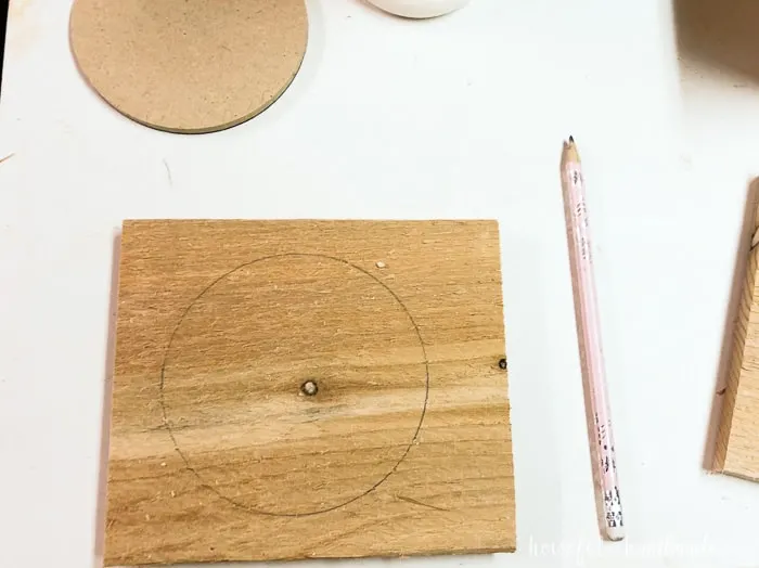 Trace the 4" circle on the boards as part of the mini herb garden plans. Housefulofhandmade.com