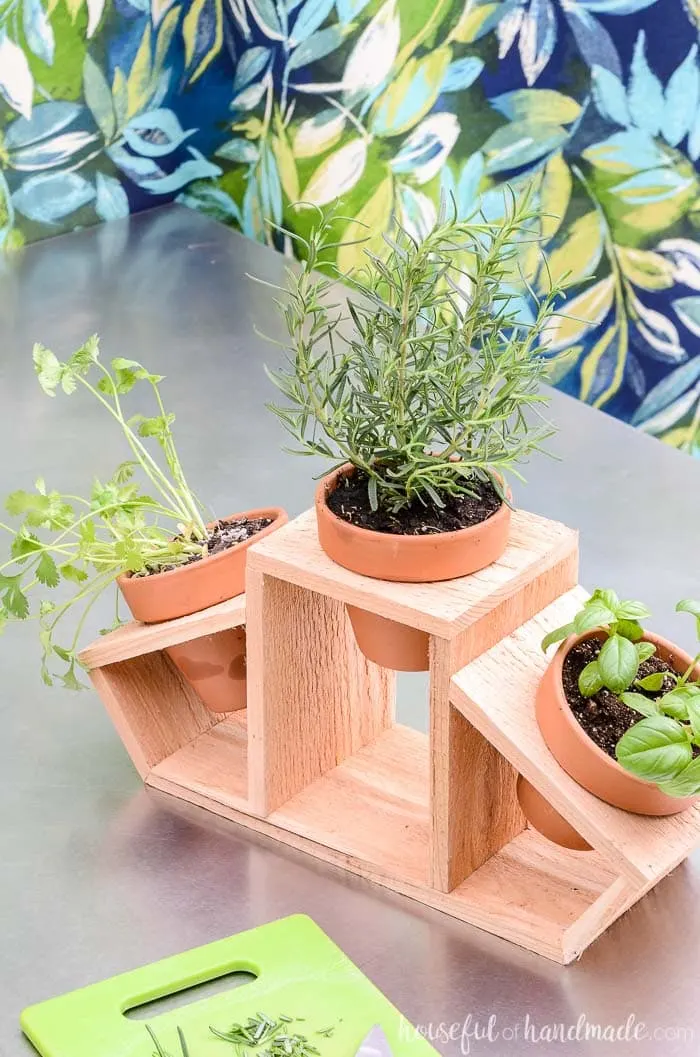 Kitchen herb planter with fresh herbs on the counter next to the cutting board. Housefulofhandmade.com