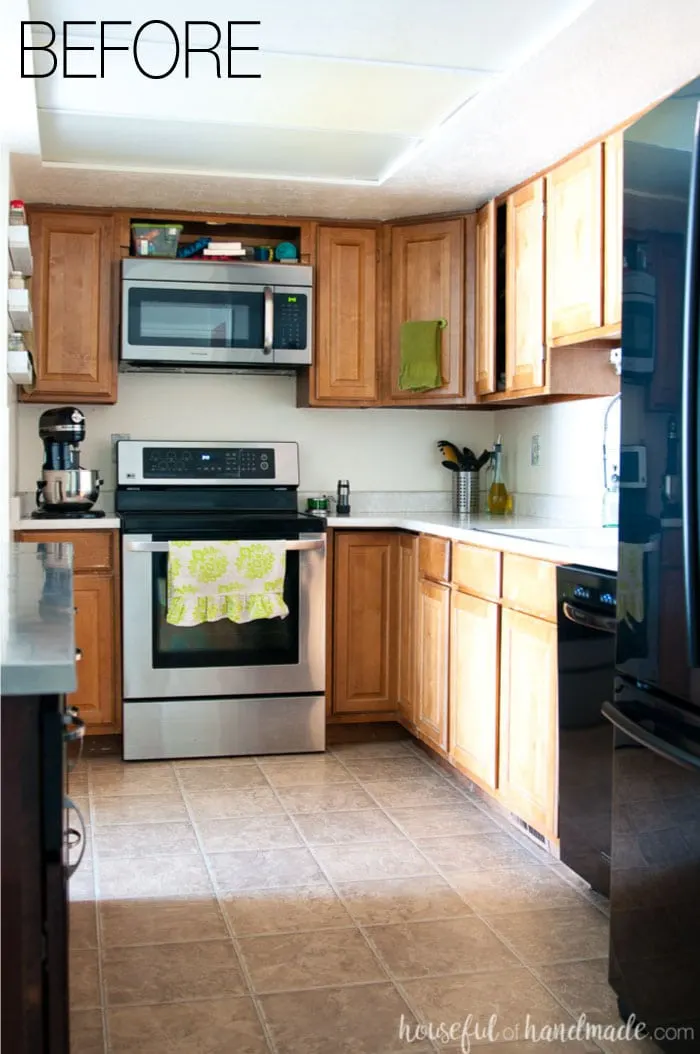 33 Farmhouse Kitchen Cabinets Ideas to Upgrade Your Kitchen's Decor