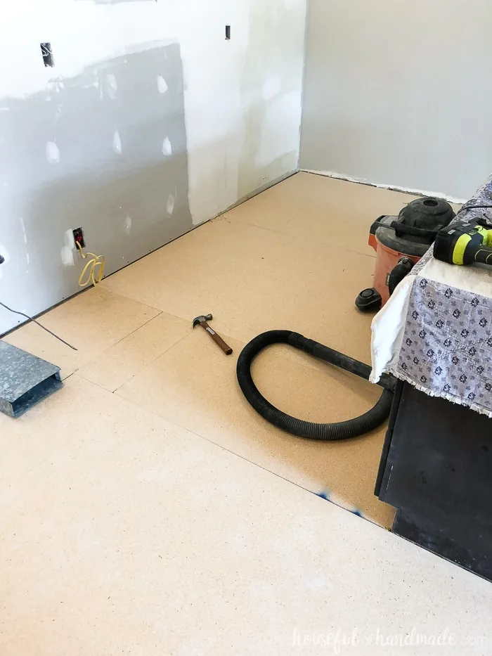 Adding a new subfloor is the perfect way to prepare for new vinyl flooring. Housefulofhandmade.com