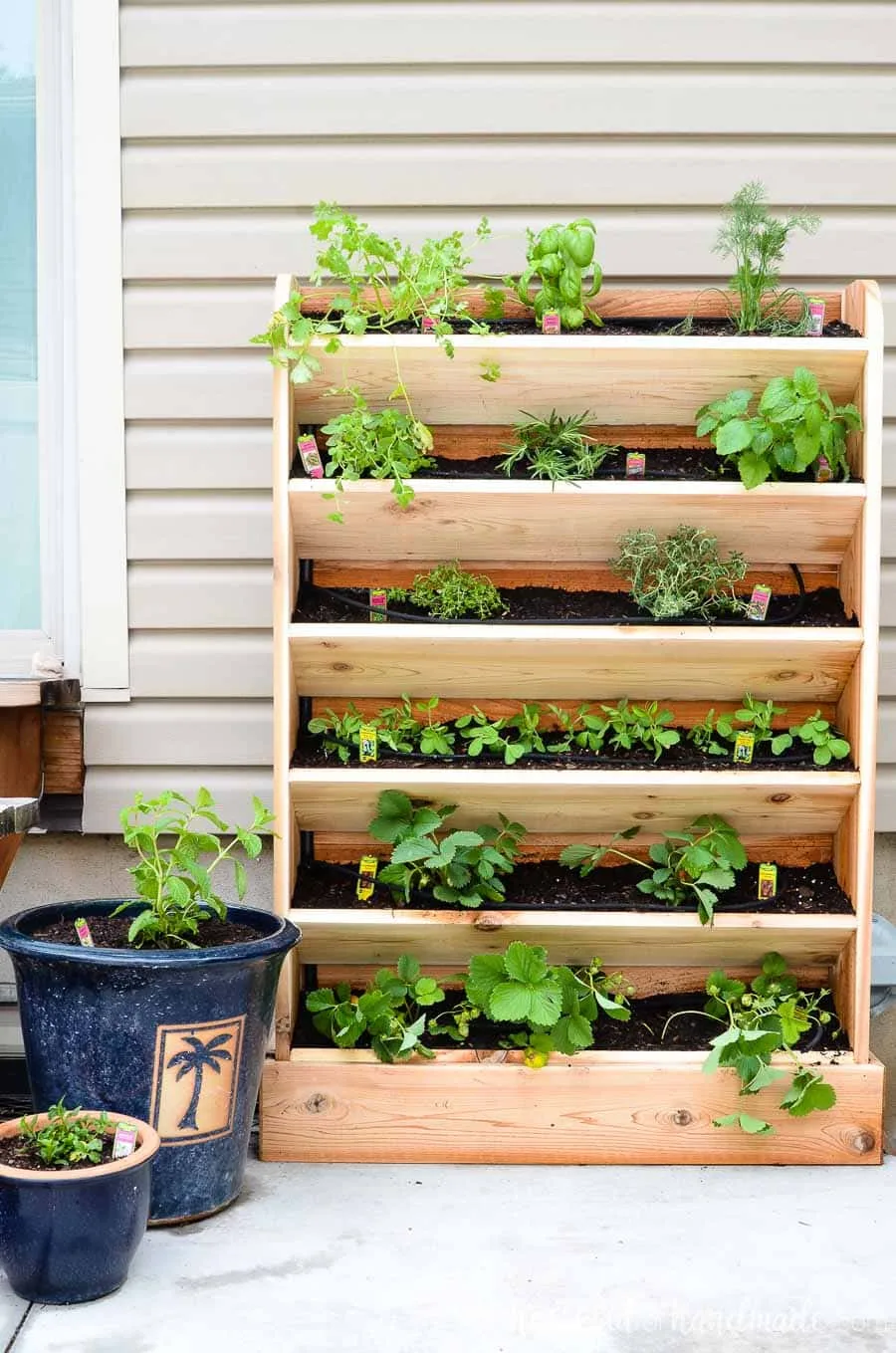 DIY vertical garden made from cedar is the 9th most popular DIY of the year. 