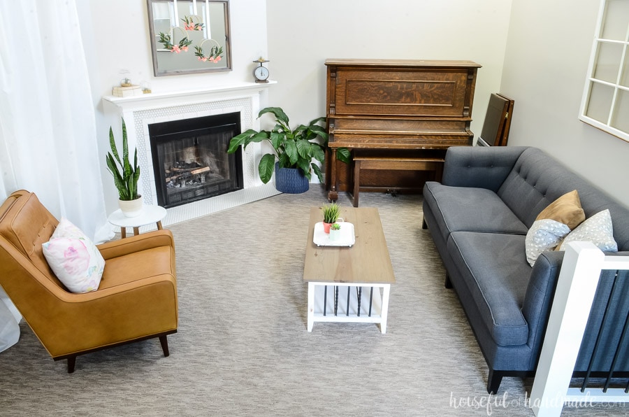 Give your home new life with a living room refresh this spring. A few key pieces in a new space can make it feel fresh and new. It's the perfect way to fall in love with your home again. Housefulofhandmade.com