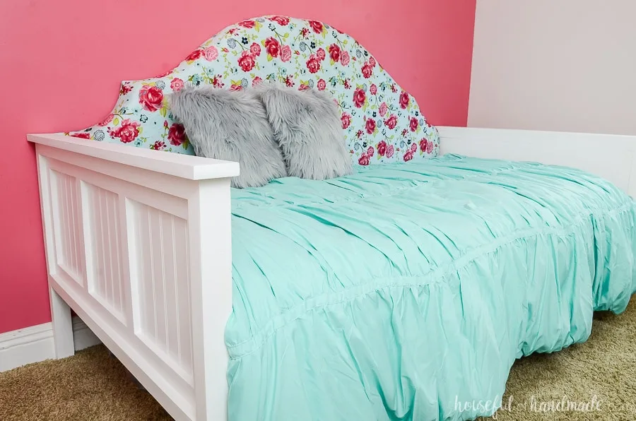 Create a sanctuary in the bedroom with a beautiful upholstered day bed. These easy build plans are perfect for creating a new bed on a budget. Housefulofhandmade.com