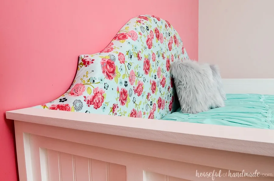 Build a beautiful upholstered day bed with these free build plans. The chic design of this DIY headboard is perfect for any girls room. Housefulofhandmade.com