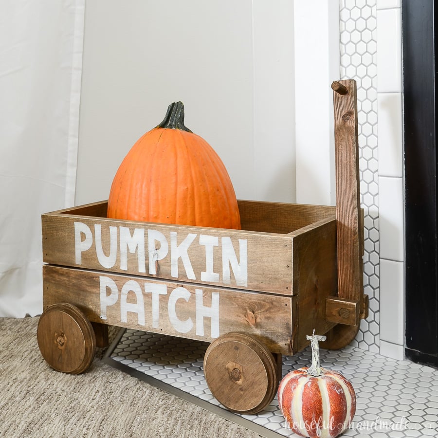 Build plans for this decorative wood wagon. Seen on the fireplace hearth with a pumpkin for fall decor.