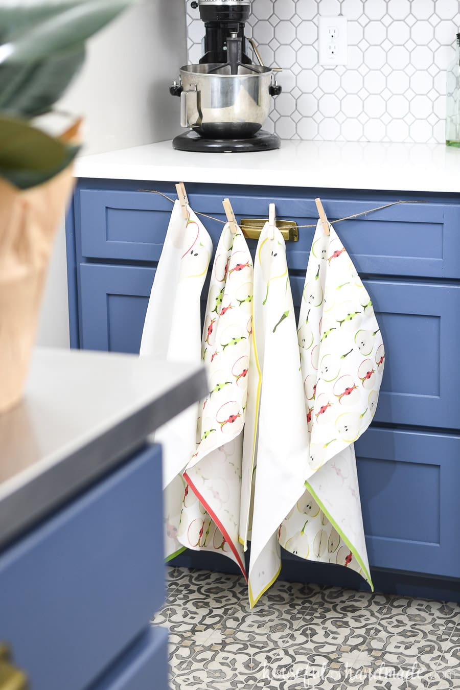 Hanging Kitchen Towels (Creative Ideas on Where and How To Hang) -  Inspiration For Moms