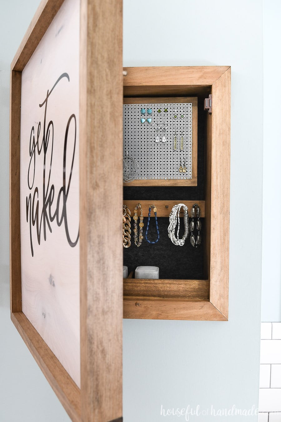 Easy DIY jewelry holder to organize necklaces tangle-free - Merriment Design