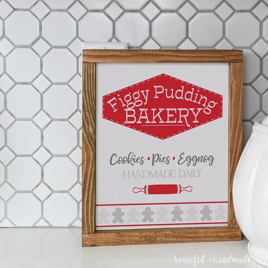 The easiest DIY wood signs made from printables. Figgy Pudding Bakery Christmas printable.