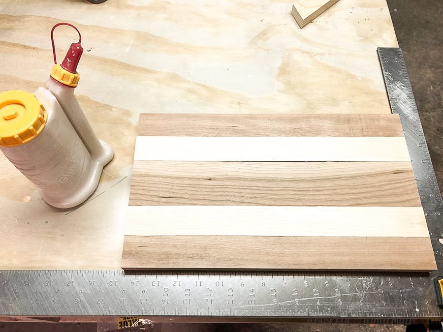 Simple cutting board shelf assembled. 