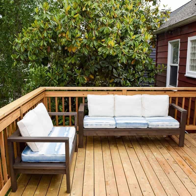 DIY Outdoor Loveseat and Sofa