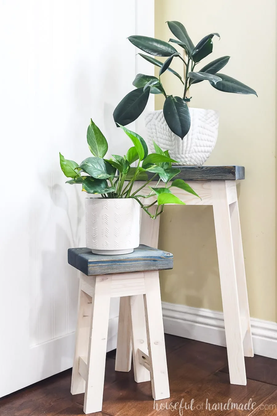 DIY nesting plant stands holding a rubber plant and pothos plant in white pots. 