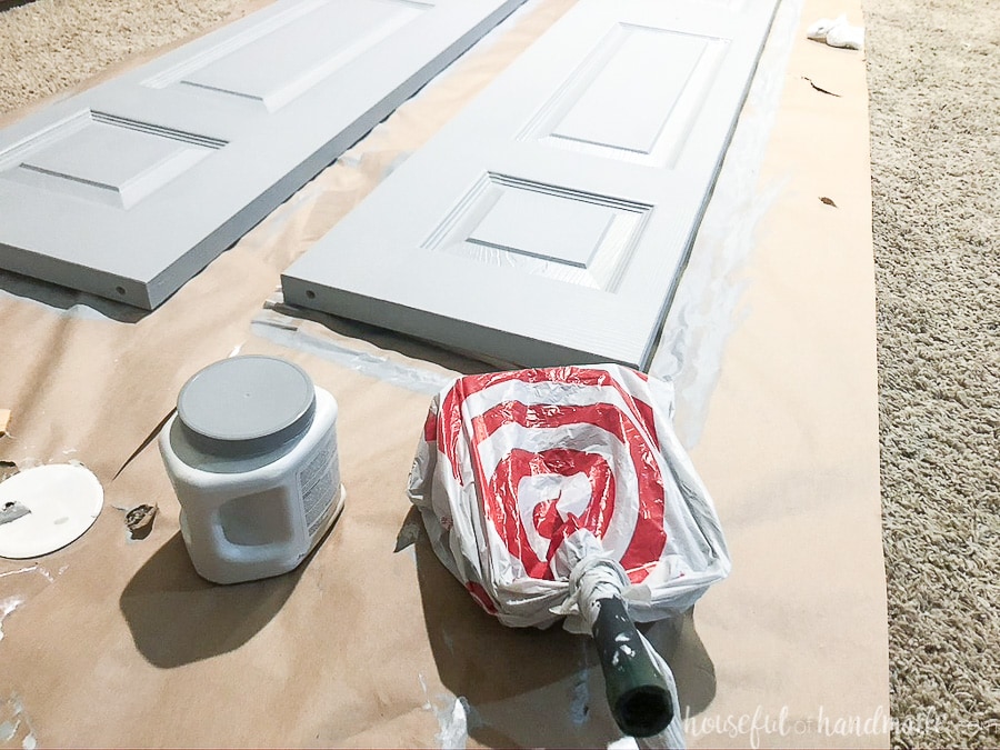 Picture of paint roller and tray being stored in a plastic bag for later use. 