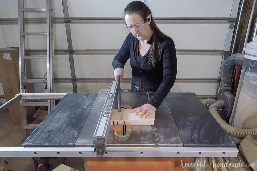 Cutting the grooves of the knife block on the tables saw. 