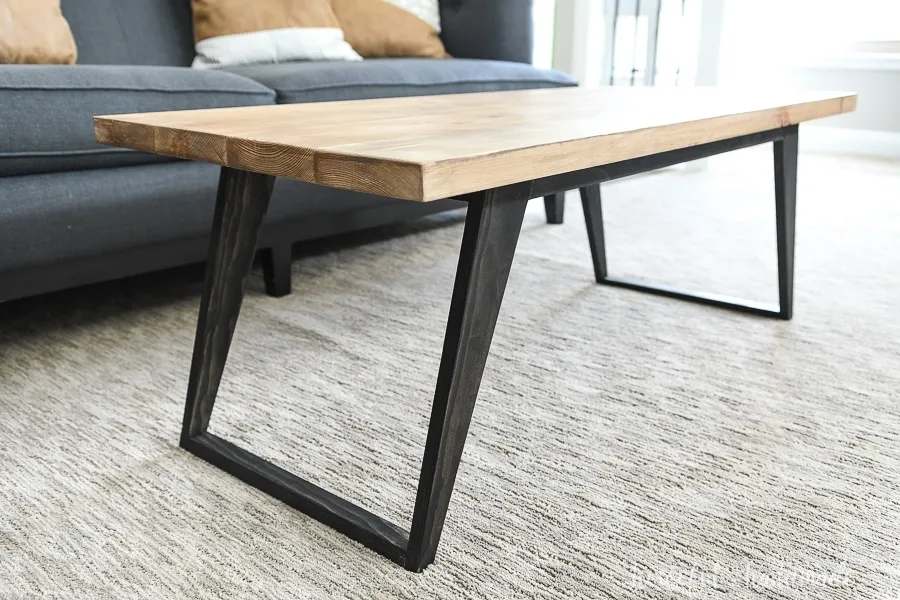 Angled view of the modern coffee table with tapered legs. 