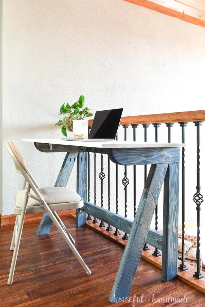 Simple DIY desk that folds up to store away when not in use. 