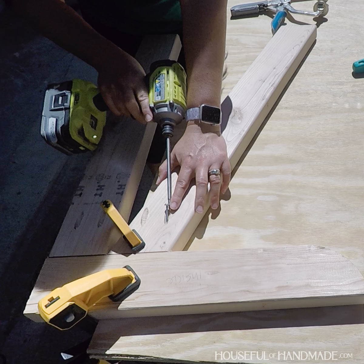 Assembling the legs with pocket holes. 