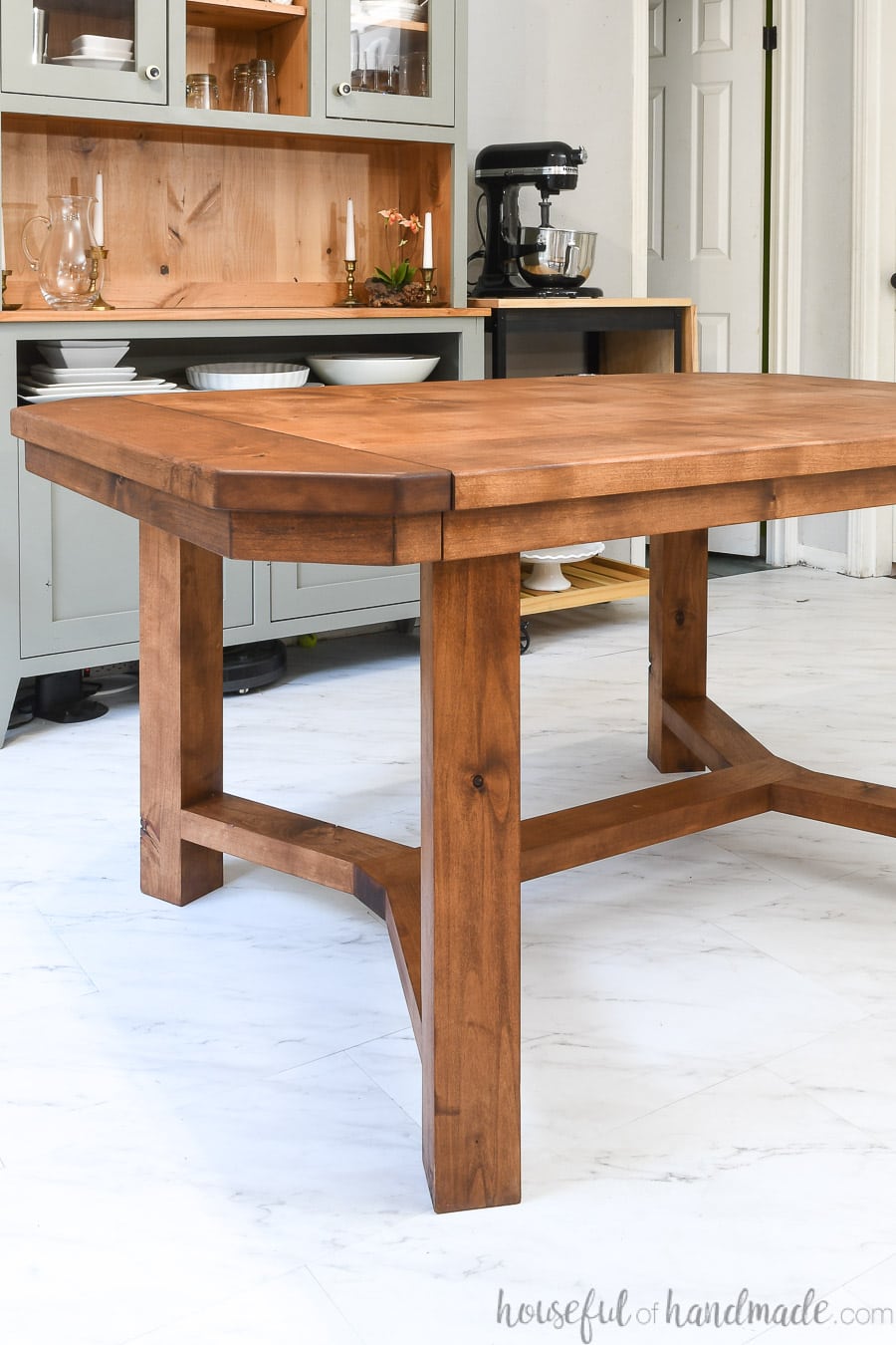 Large dining room store table with leaves