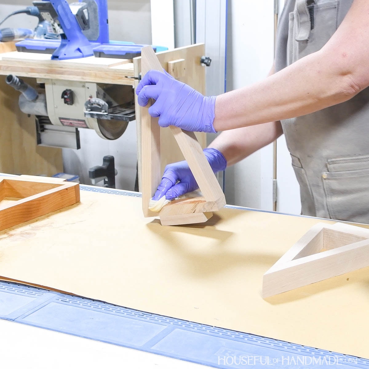 Sealing alder wood Christmas trees with oil/