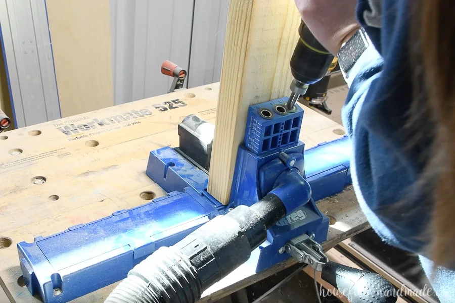 Adding pocket holes to the 2x4 center leg with the Kreg jig. 