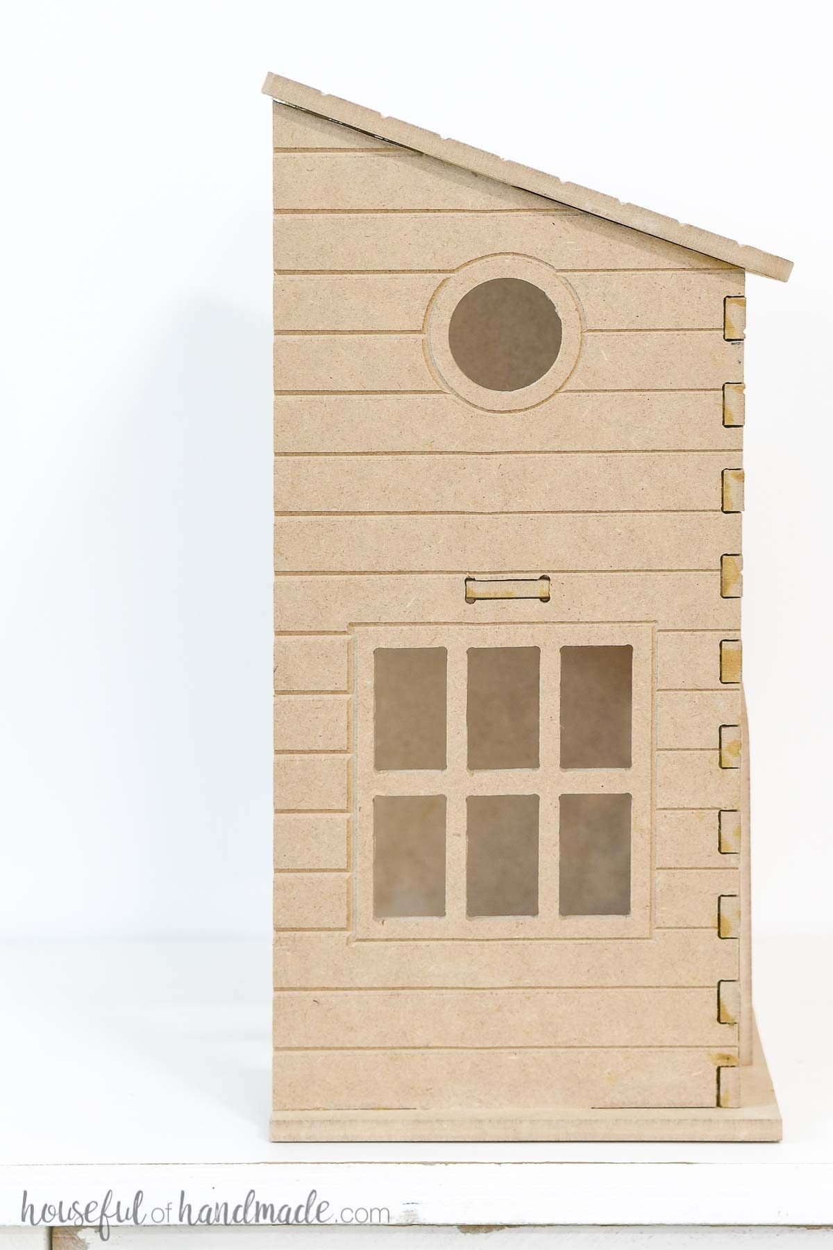 Side view of the easy dollhouse made from a piece of MDF. 