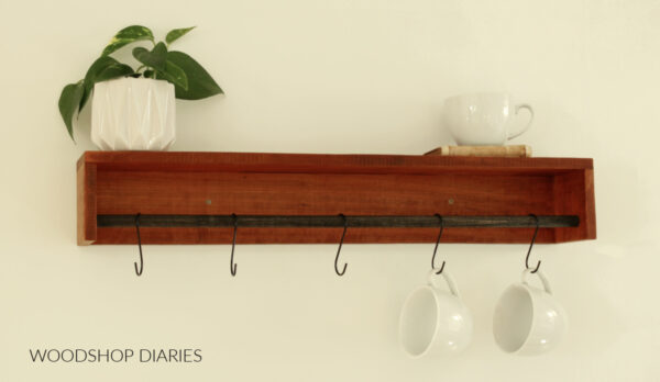 DIY reversible wall shelf made by Woodshop Diaries. 