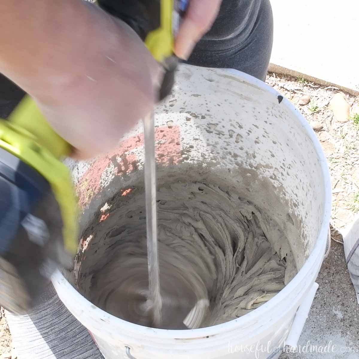 Close up of the mortar mixing to show the right consistency.