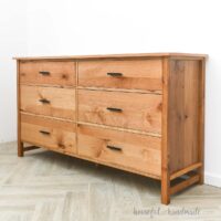 Classic large dresser with 6 drawers, 3 on each side.